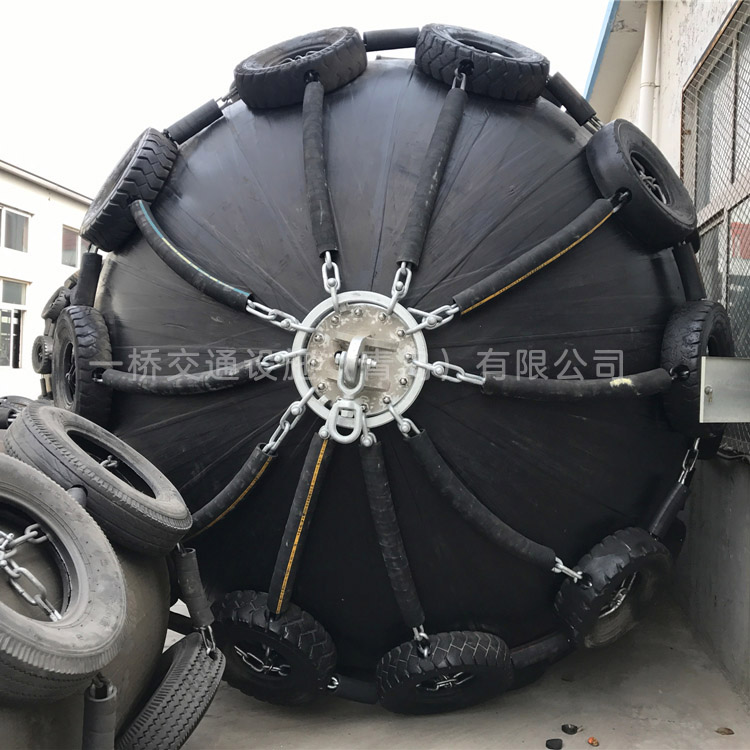 充气橡胶护舷