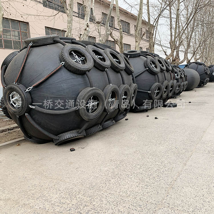 充气橡胶护舷